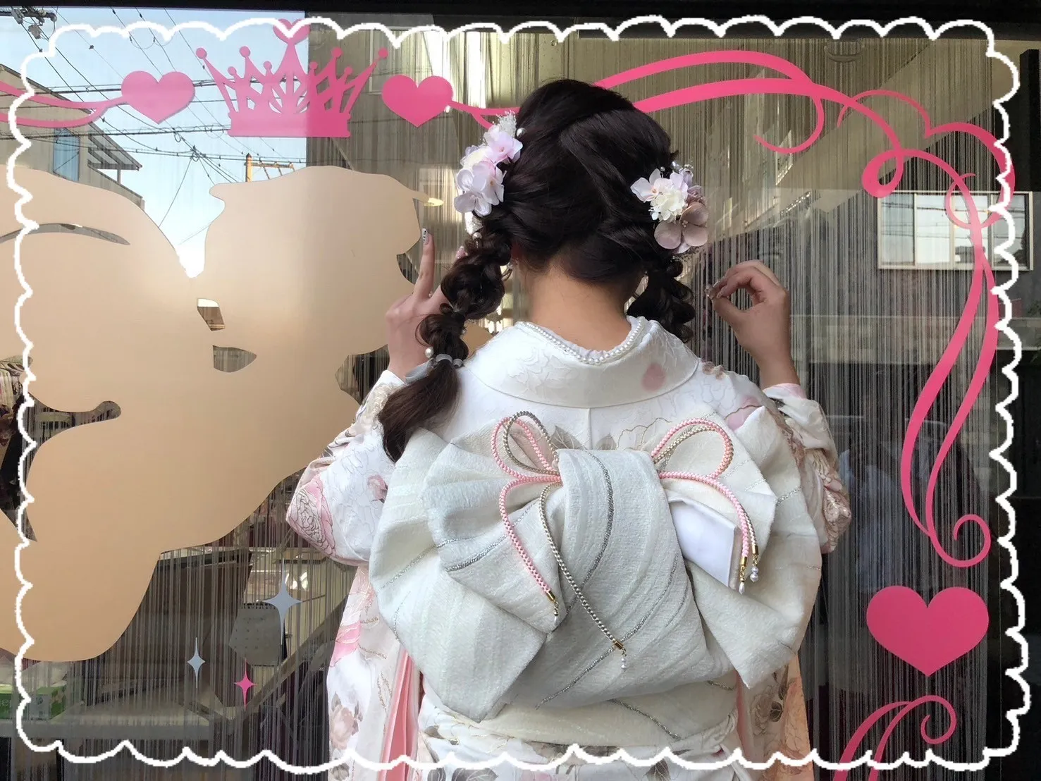 成人式 振袖 前撮り撮影会 ヘップバーンシャネルカラー 白/ピンク バラ/リボン柄 かわいい スワロフスキー付き レースインナー/ヒールコーデ ぴょな