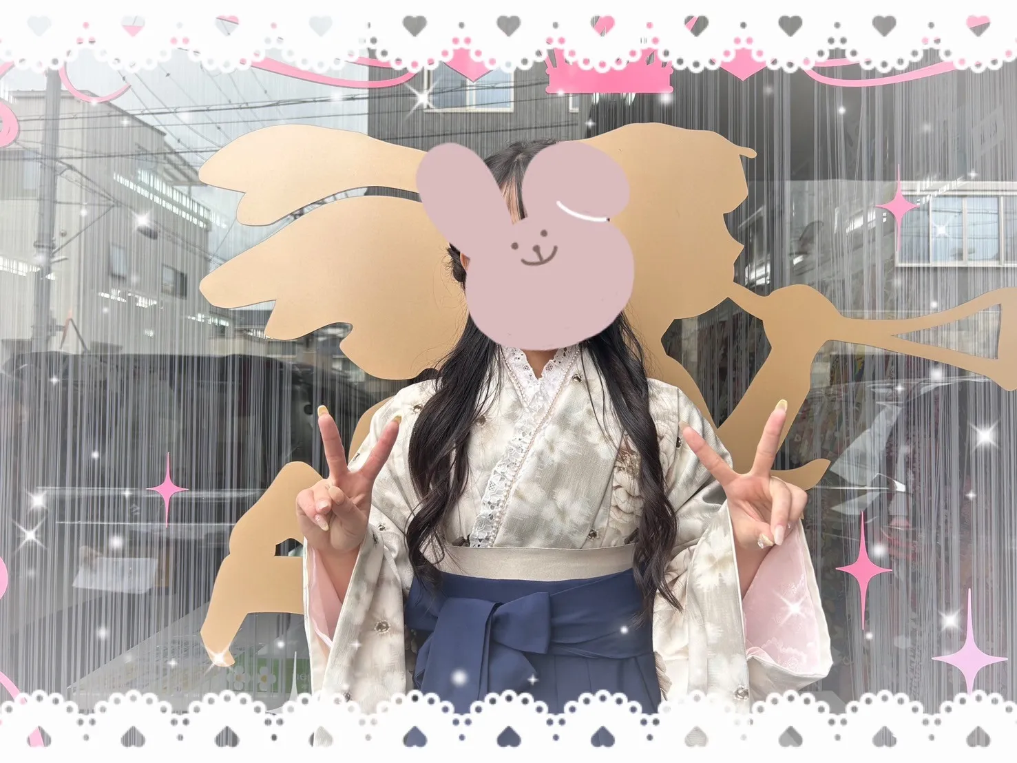 卒業式 袴 前撮り撮影会 玉城ティナ×紅一点ブランド袴 くすみベージュ/ニュアンスカラー 薔薇柄 かわいい おしゃれ 洋風