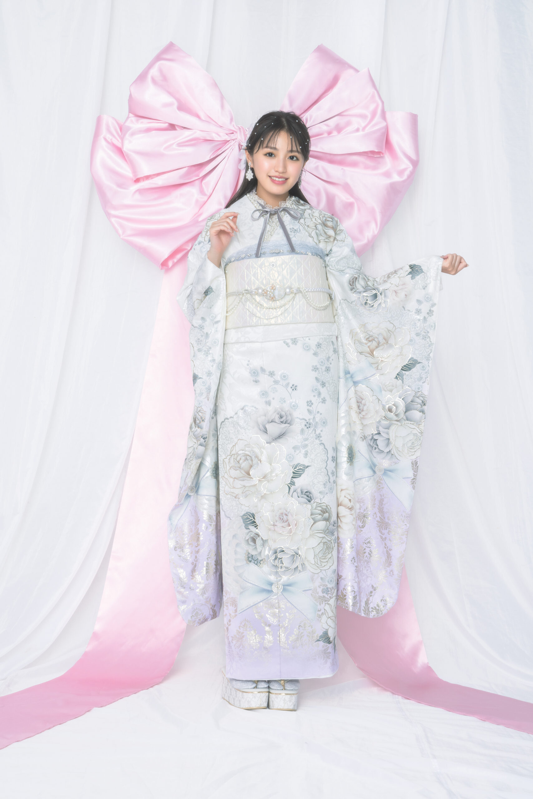 振袖　レンタル　奈良　振袖安い　最新作ヘップバーンコスメカラー　白/紫　薔薇柄　キラキラ　スワロフスキー/パール付き　エレガント　かわいい　キルティング帯　香音