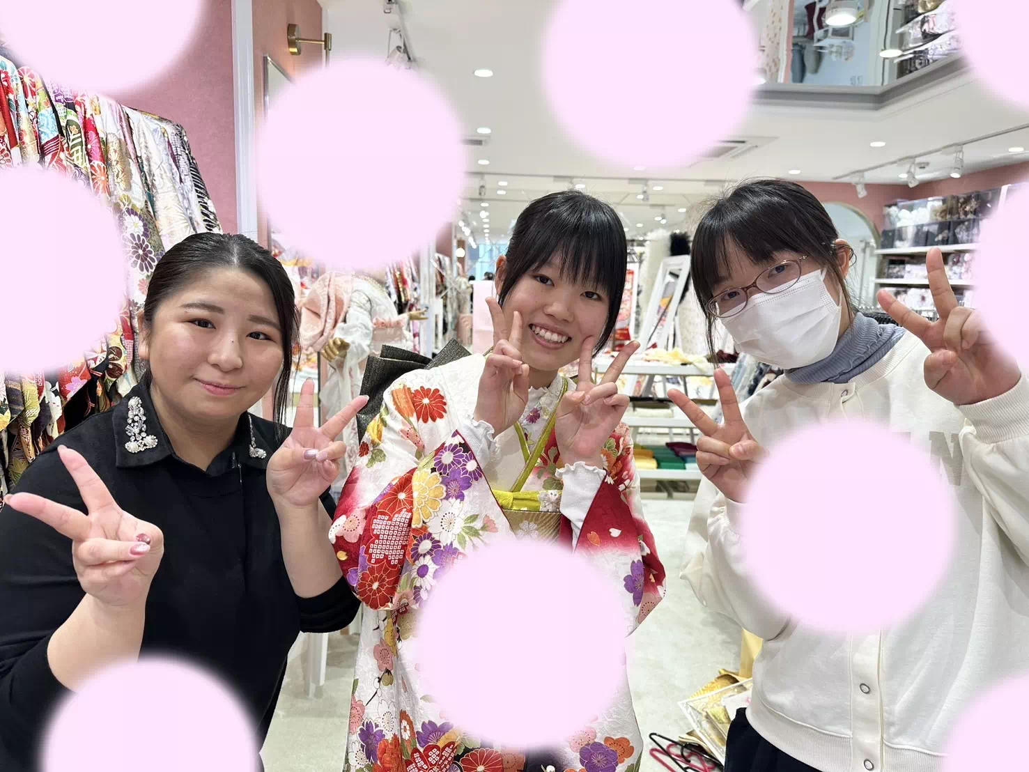 【TAKAZEN姫路店】♡15日　2027年赤穂市成人の白と赤の古典柄が可愛すぎる振袖姫ちゃん♡