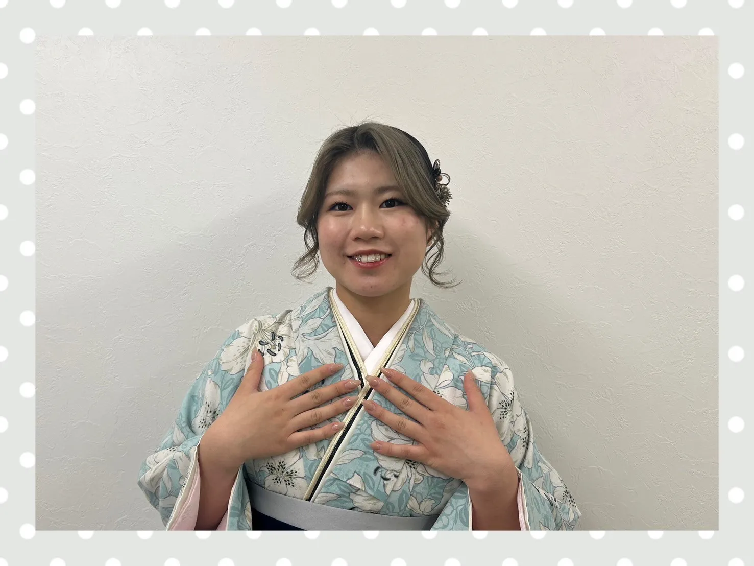 卒業式 袴 前撮り撮影会 奈良 玉城ティナ×紅一点ブランド袴 水色/アイスブルー ユリ柄 かわいい 爽やか 寒色系 リボン半襟 トレンド