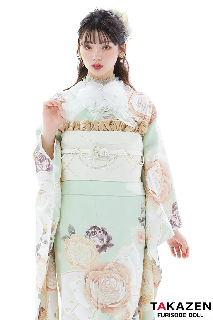 TAKAZENのレンタル振袖 ヘップバーン　ミントグリーン/淡い色/くすみ系　薔薇柄/リボン柄　かわいい　人とかぶらない　おしゃれ　南琴奈【通販可】23033