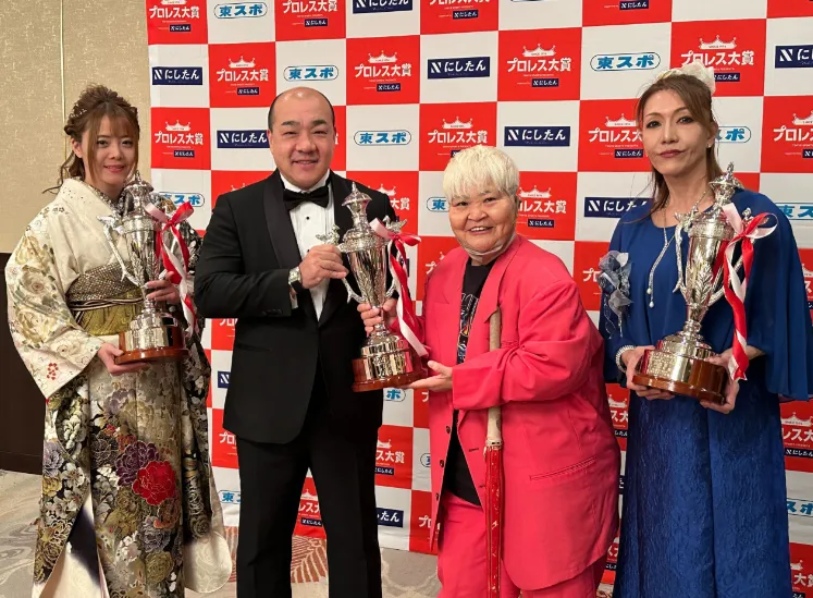 成人式振袖レンタル　プロレス選手