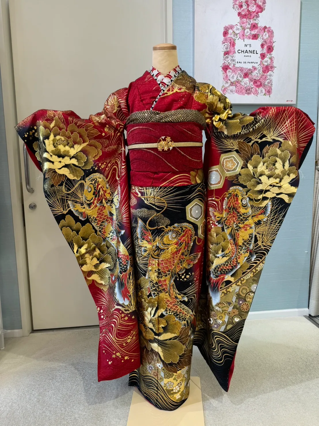 TAKAZEN　タカゼン　成人式　振袖レンタル　ジャパンモード　ギラギラ　赤振袖　鯉柄　かっこいい　いかつい