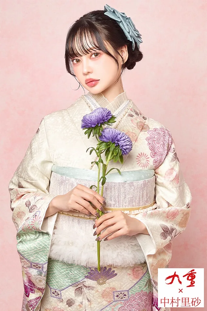 TAKAZENのレンタル振袖 九重×中村里砂　アイボリー/ニュアンスカラー　菊柄/大柄　淡い色　かわいらしい振袖　人とかぶらない【通販可】K1165