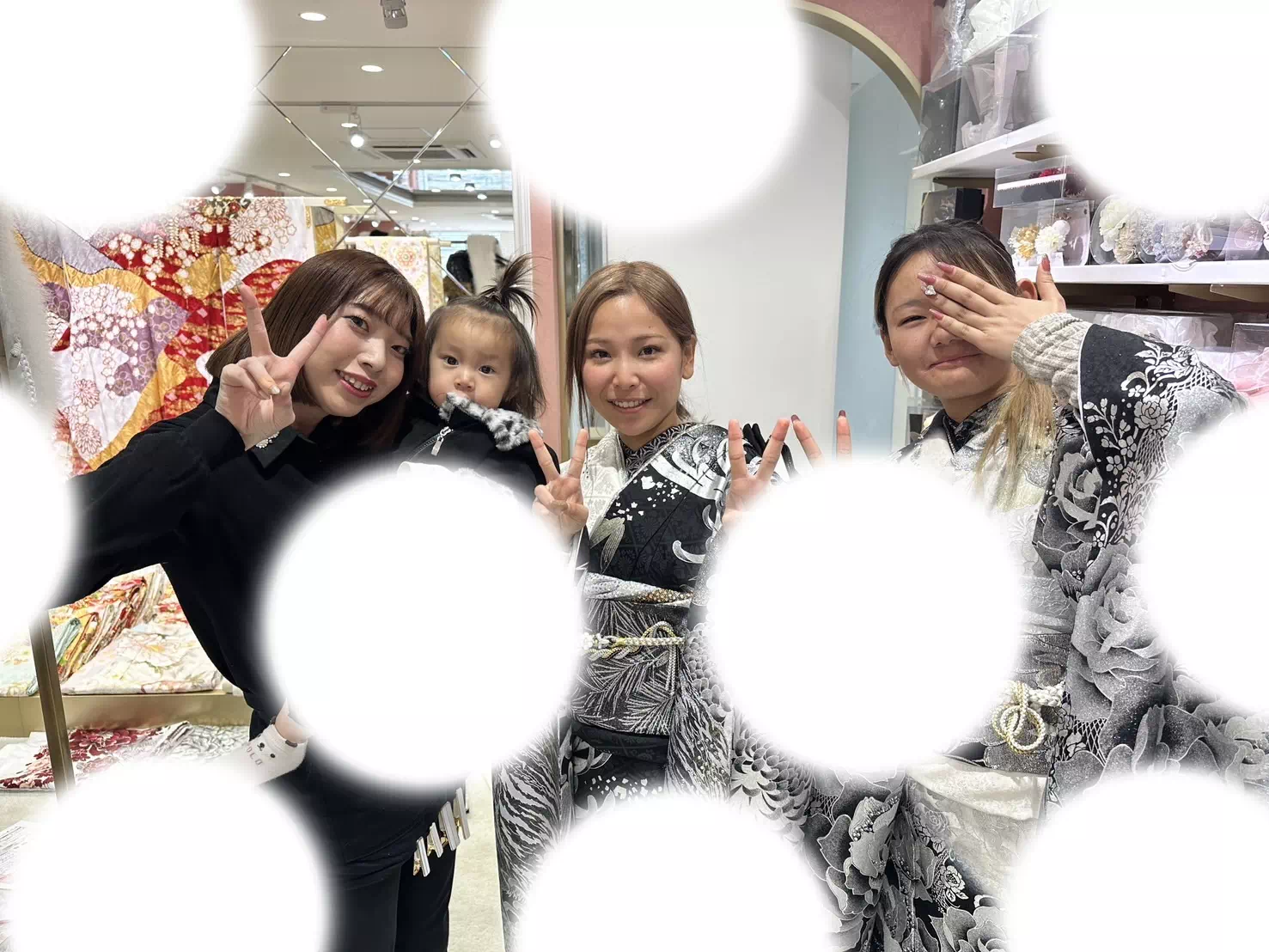 【TAKAZEN姫路店】♡26日 シルバーの虎振袖と薔薇振袖がかっこいい友達同士で来店の姫路市振袖レンタル姫ちゃん♡