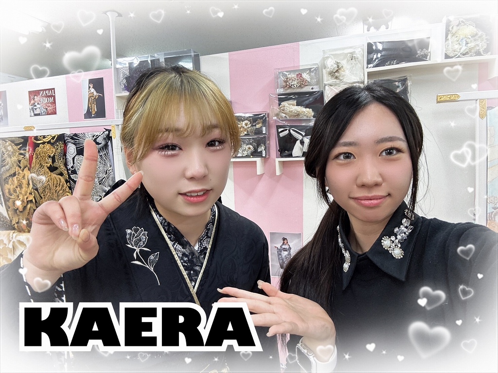 振袖 レンタル 奈良 帯 可愛い アレンジ 華やか 綺麗 ヴィンテージスタイル ブラック/黒ベース ワンポイント刺繍 人と被らない シンプル振袖 おしゃれな着こなし レースインナー 弓ライカ【通販可】24031