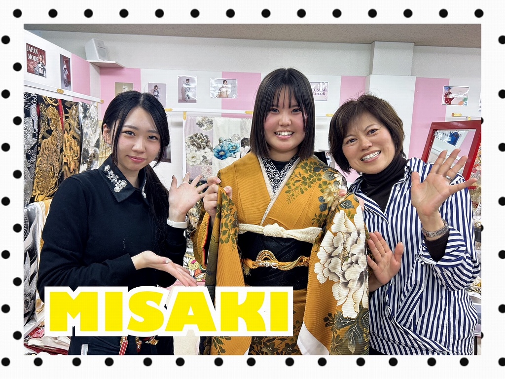振袖 レンタル 奈良 帯 可愛い アレンジ 華やか 綺麗 モード 白/黒/ゴールド(金色) バラ柄 ギャル系 派手 カッコイイ振袖 グラマラス 豪華 被らない 聖菜【通販可】32114 ヴィンテージスタイル からし/黒 牡丹柄 ノスタルジック 個性的振袖 大正ロマン 人気 アンティーク調 ブーツスタイル 南琴奈【通販可】23011