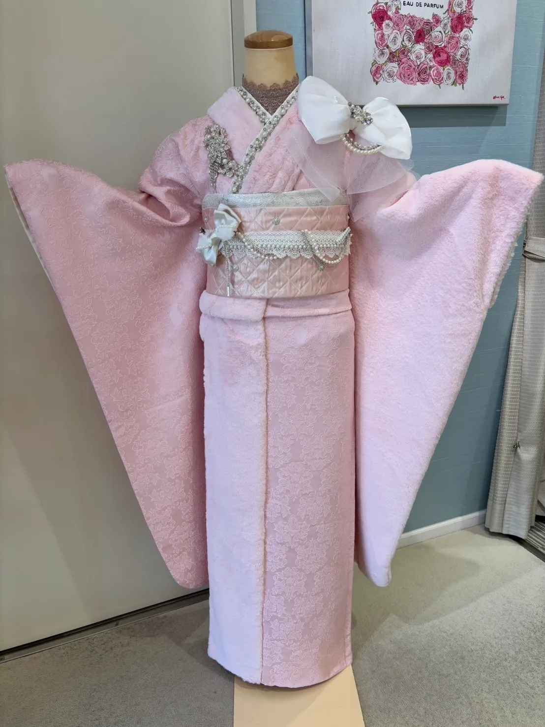 大阪　堺　成人式　振袖レンタル　キラキラ　フワフワ　TAKAZENオリジナル　シュシュ　リボン　ピンク　白
