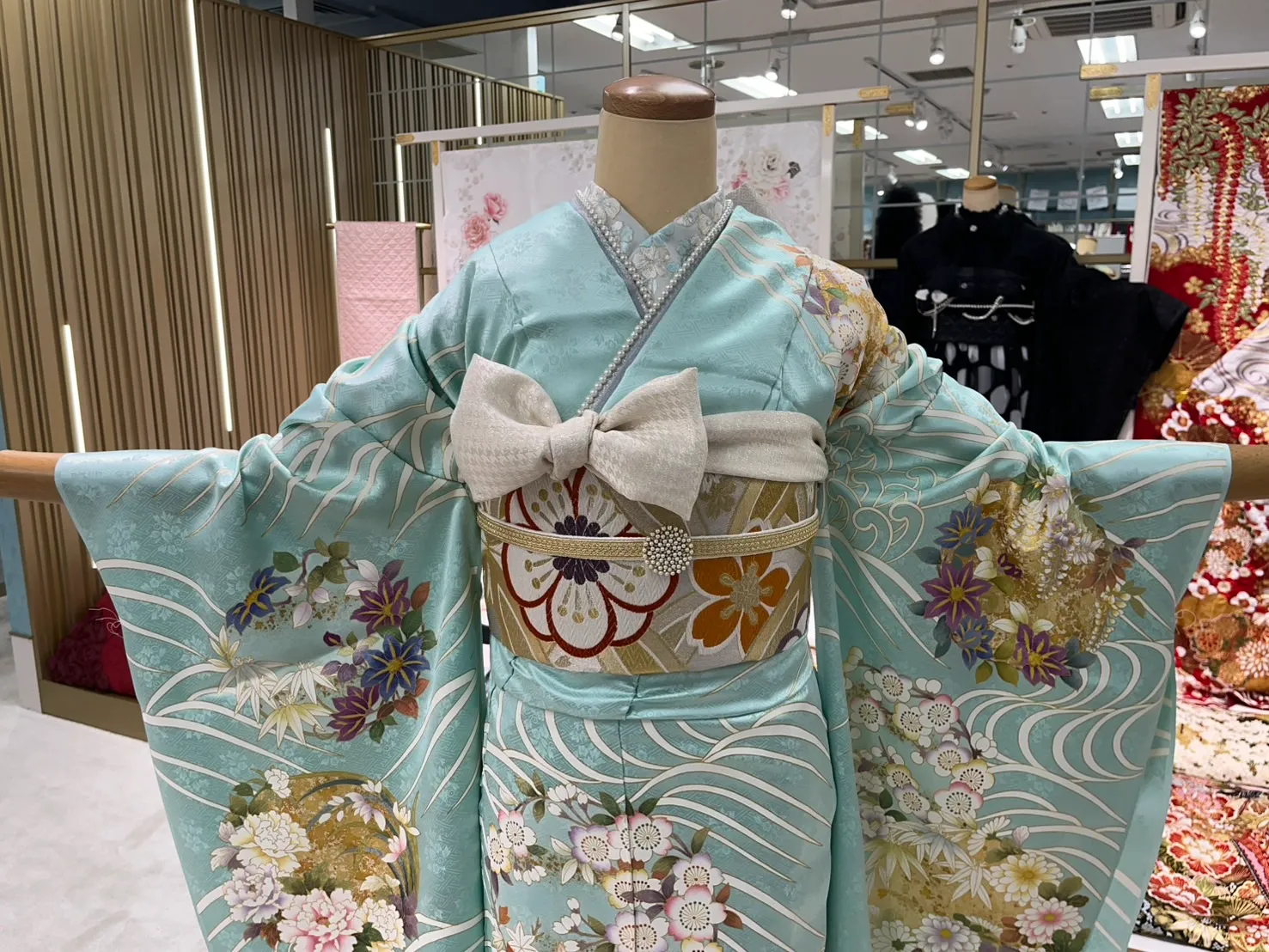 振袖レンタル　成人式　なんば　心斎橋古典柄のお振袖水色