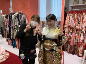 TAKAZEN 梅田本店 振袖レンタル キラキラ 行き古典 黒 ゴールド