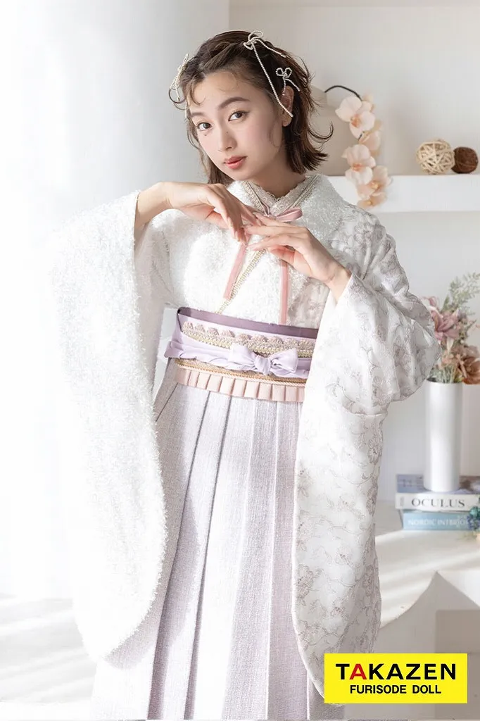TAKAZENのレンタル袴 くすみカラーガーリー　白/淡い色　シャギー素材　かわいい　女の子らしい　フェミニン　レース【通販可】R26017