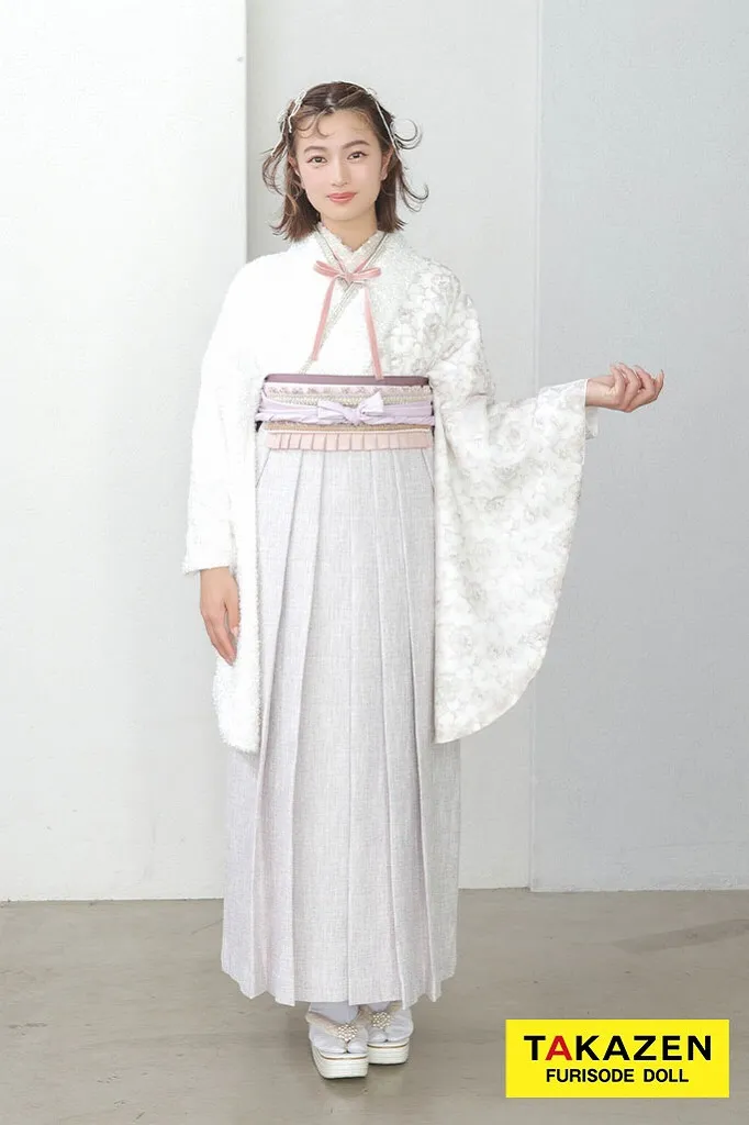 TAKAZENのレンタル袴 くすみカラーガーリー　白/淡い色　シャギー素材　かわいい　女の子らしい　フェミニン　レース【通販可】R26017