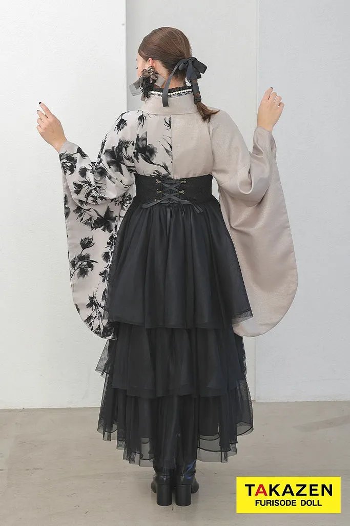 TAKAZENのレンタル袴 ヴィンテージスタイル　ベージュ/黒　フロッキー素材　ドレス袴　フリル　おしゃれ　人とかぶらない　ブーツコーデ【通販可】R26021