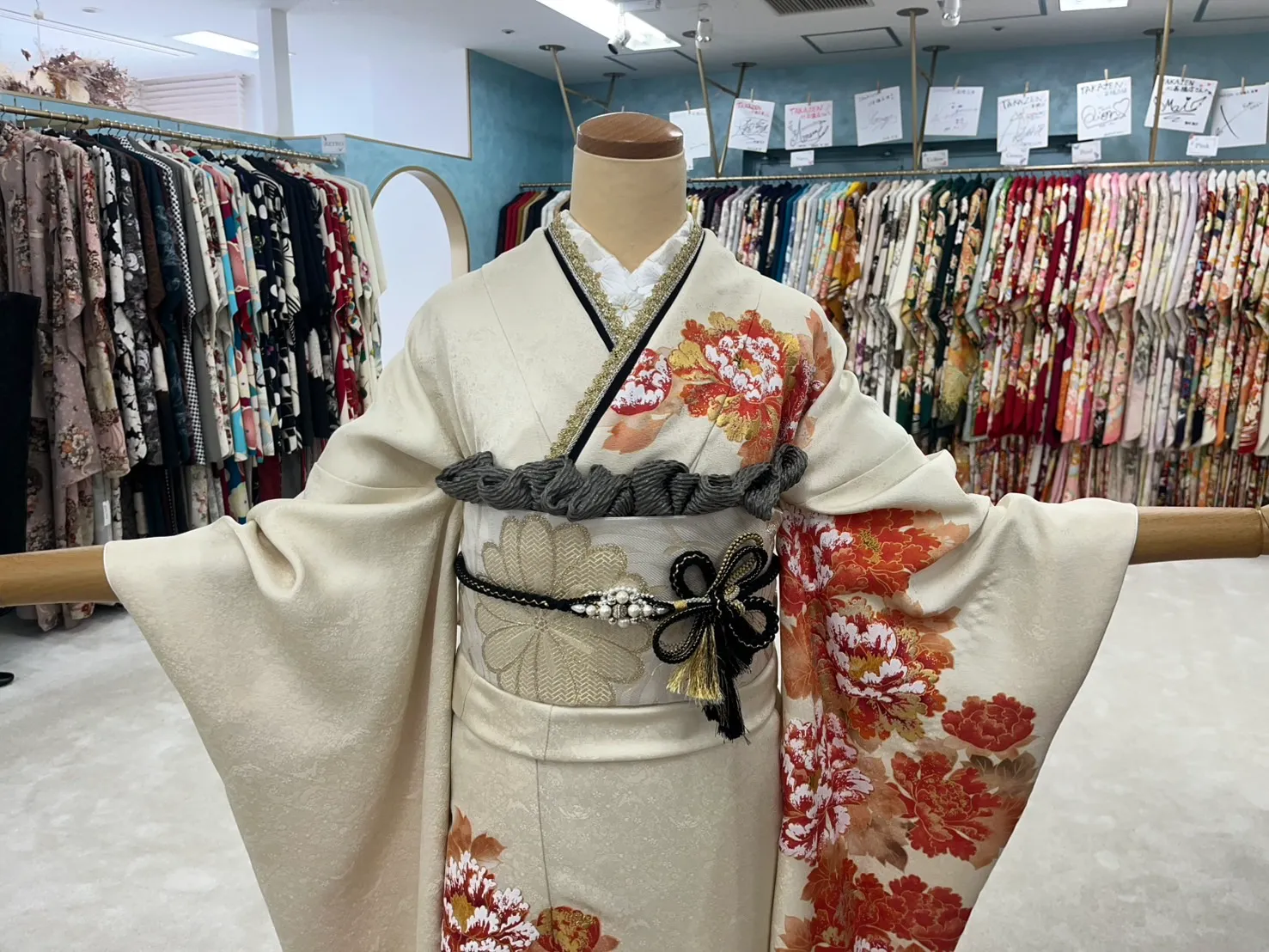 振袖レンタル　成人式　なんば　心斎橋可愛いクリーム色古典可愛い白振袖
