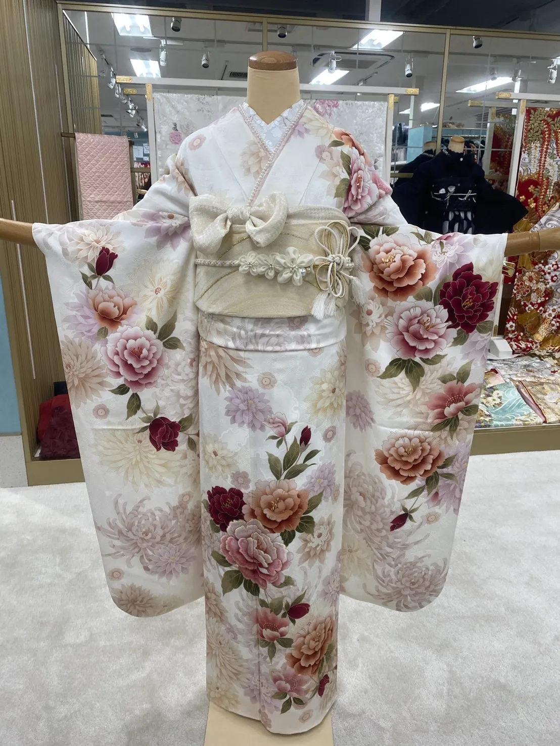 なえなのの振袖　薄ピンク/ミスティーピンク　椿柄　かわいい　清楚