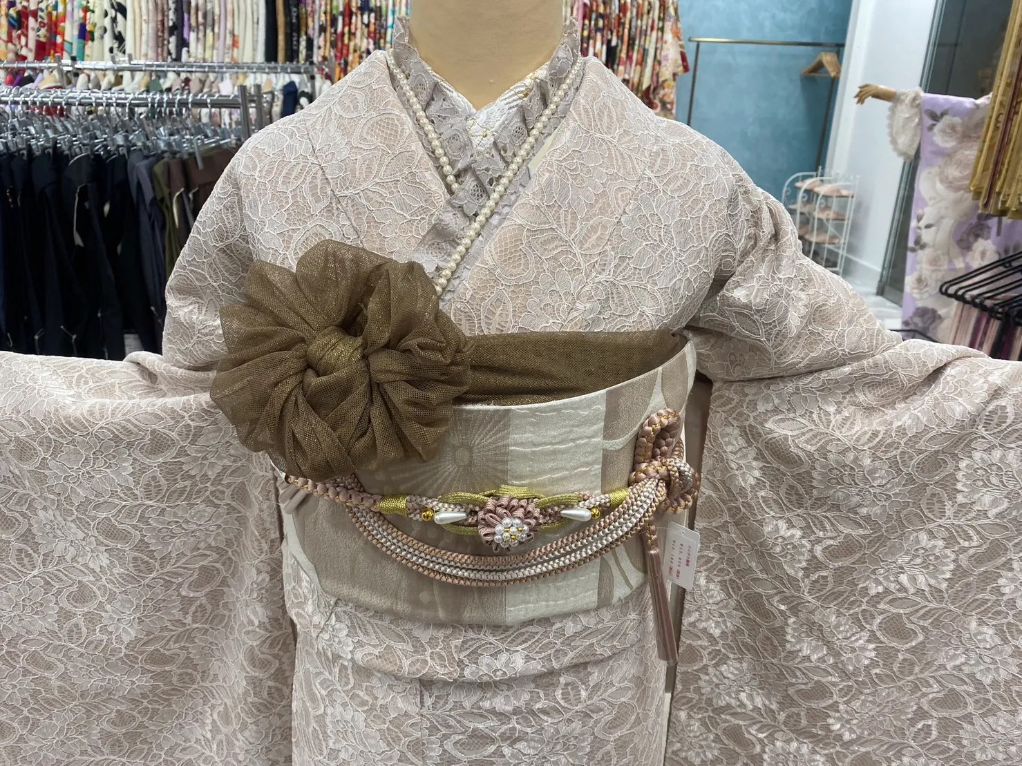 振袖レンタル　成人式大人気グラマーちーちゃん着用振袖　なんば　心斎橋キュートガーリー　薄ピンク/淡色　総レース　かわいい