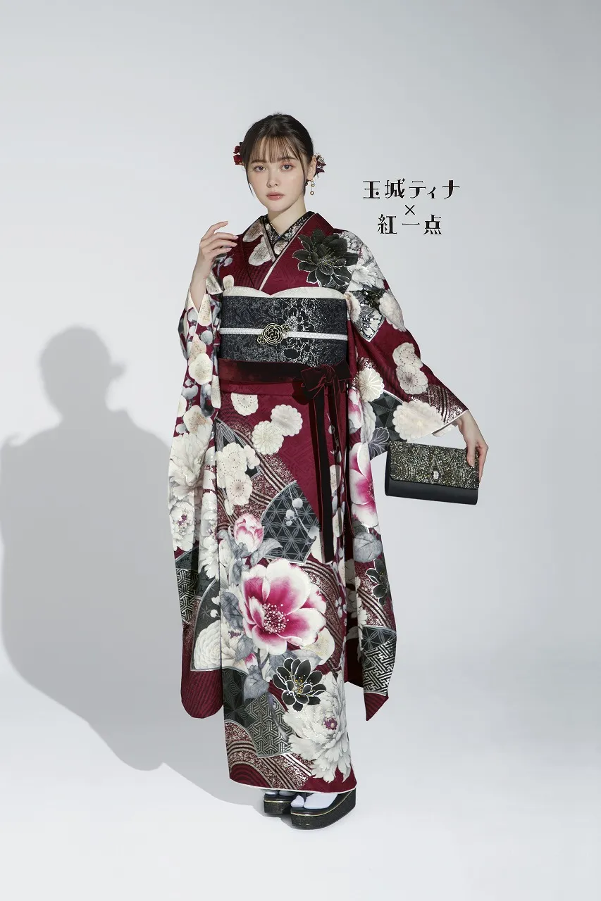 TAKAZENのレンタル振袖 玉城ティナ×紅一点ブランド振袖　ワインレッド/エンジ　牡丹柄/桜柄　王道古典　華やか　大人っぽい　豪華【通販可】K1177