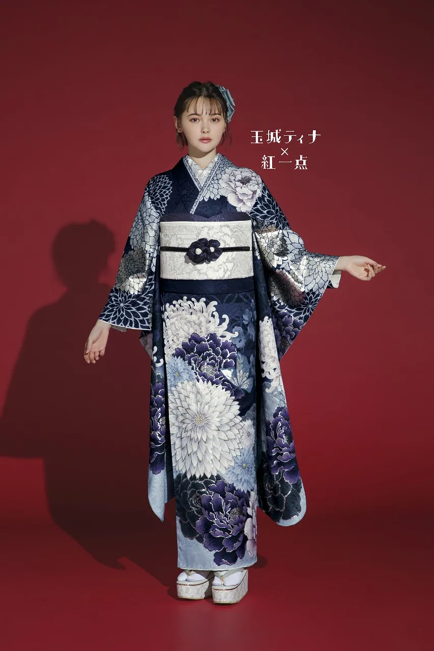 TAKAZENのレンタル振袖 玉城ティナ×紅一点ブランド振袖 ネイビー/青/寒色系 大柄/乱菊 豪華 大人っぽい 古典柄 ブルべさんにおすすめ【通販可】K1180