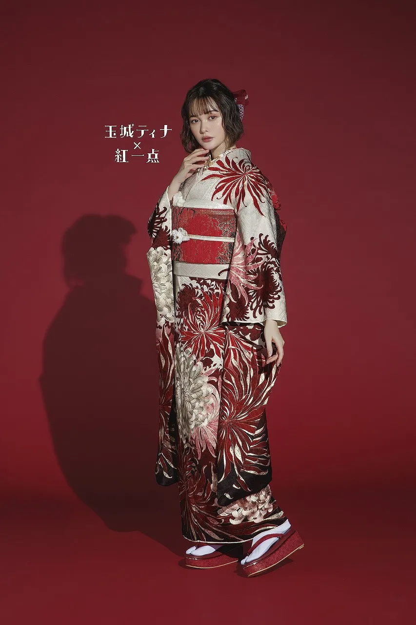 TAKAZENのレンタル振袖 玉城ティナ×紅一点ブランド振袖　ベージュ/赤　乱菊/大柄　かっこいい　人とかぶらない　目立つ　個性的【通販可】K1186