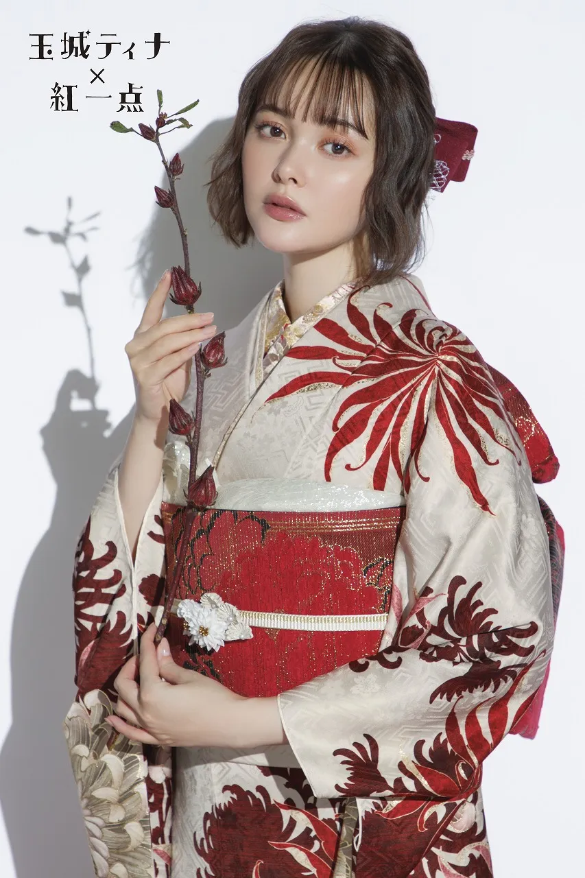 TAKAZENのレンタル振袖 玉城ティナ×紅一点ブランド振袖　ベージュ/赤　乱菊/大柄　かっこいい　人とかぶらない　目立つ　個性的【通販可】K1186