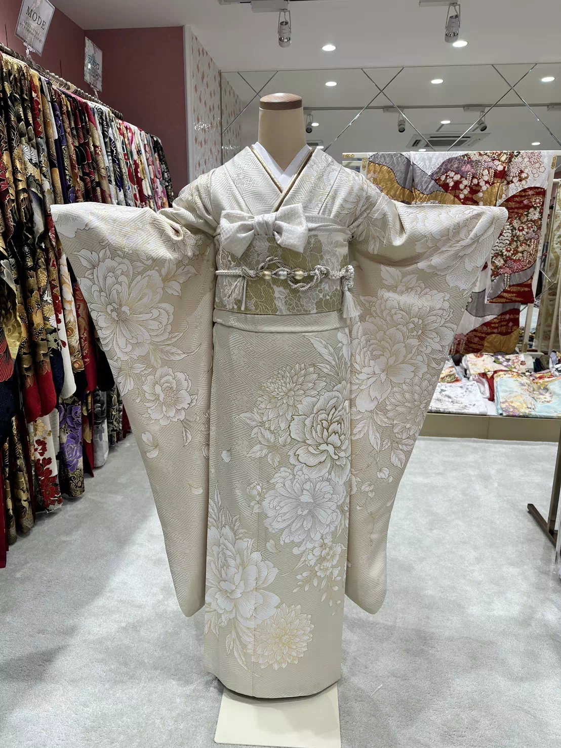 TAKAZEN姫路店　加古川市　高砂市　人気振袖　振袖レンタル　姫路市　成人式　卒業式　袴　振袖　イマドキ振袖　香音　