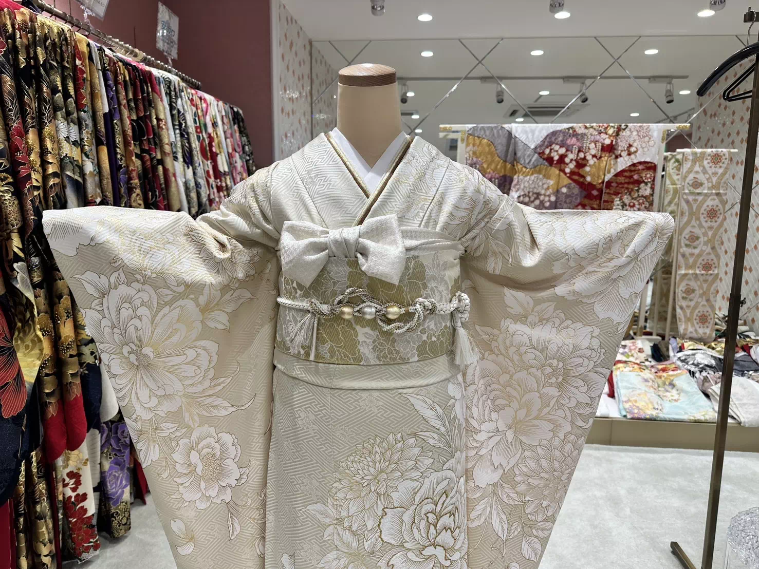 TAKAZEN姫路店　加古川市　高砂市　人気振袖　振袖レンタル　姫路市　成人式　卒業式　袴　振袖　イマドキ振袖　香音　