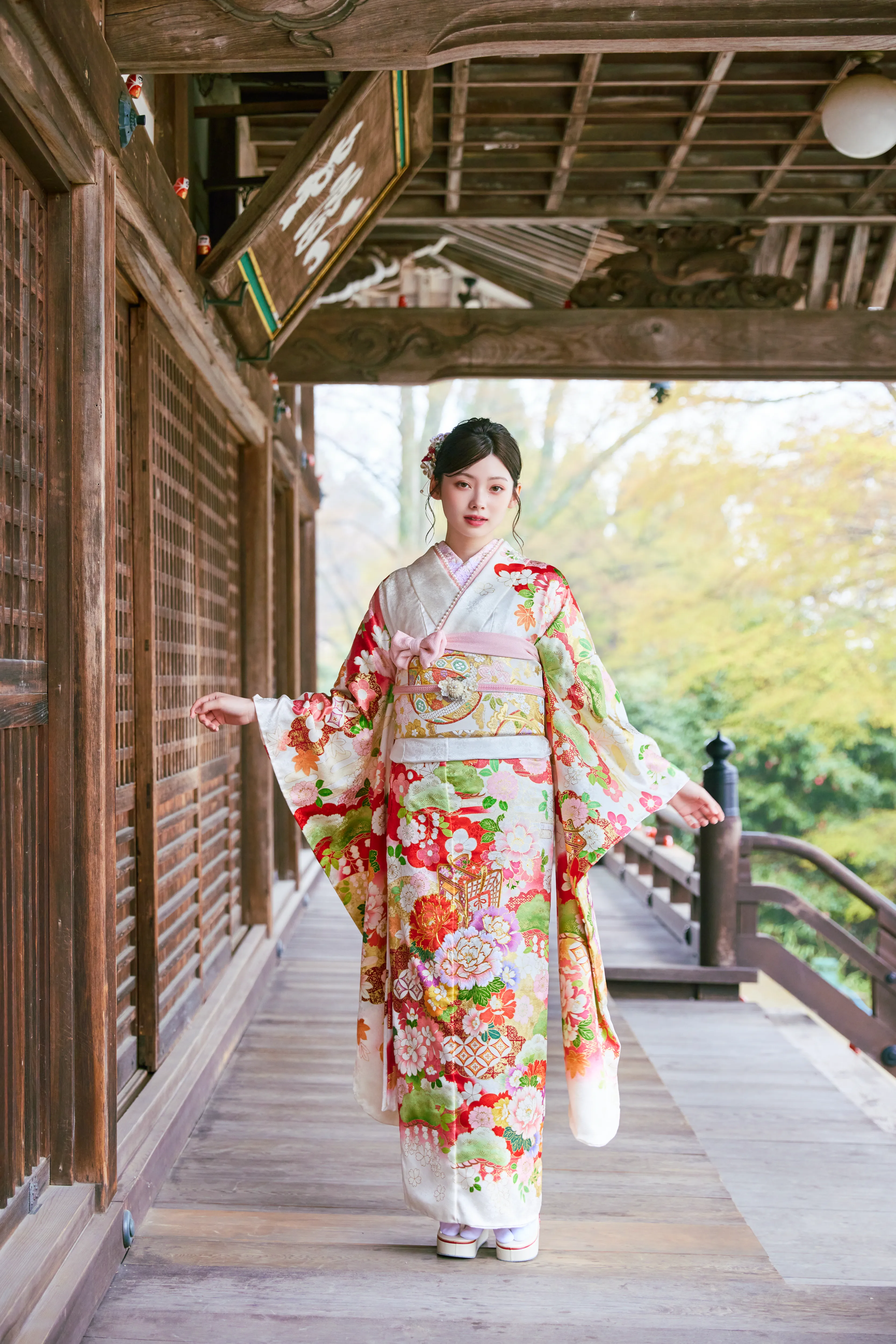 成人式振袖レンタル　南琴奈　白赤　吉澤織物