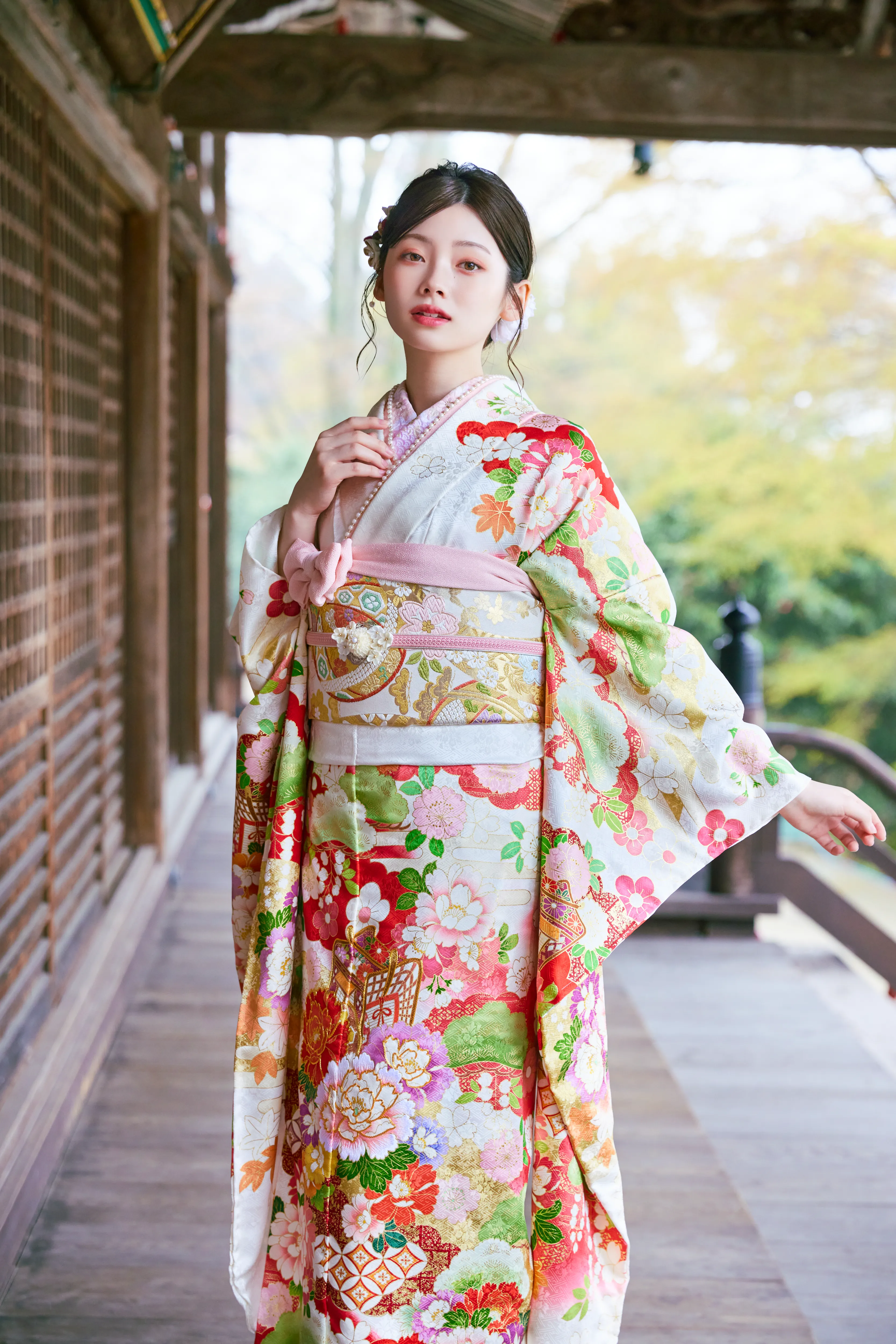 成人式振袖レンタル　南琴奈　白赤　吉澤織物