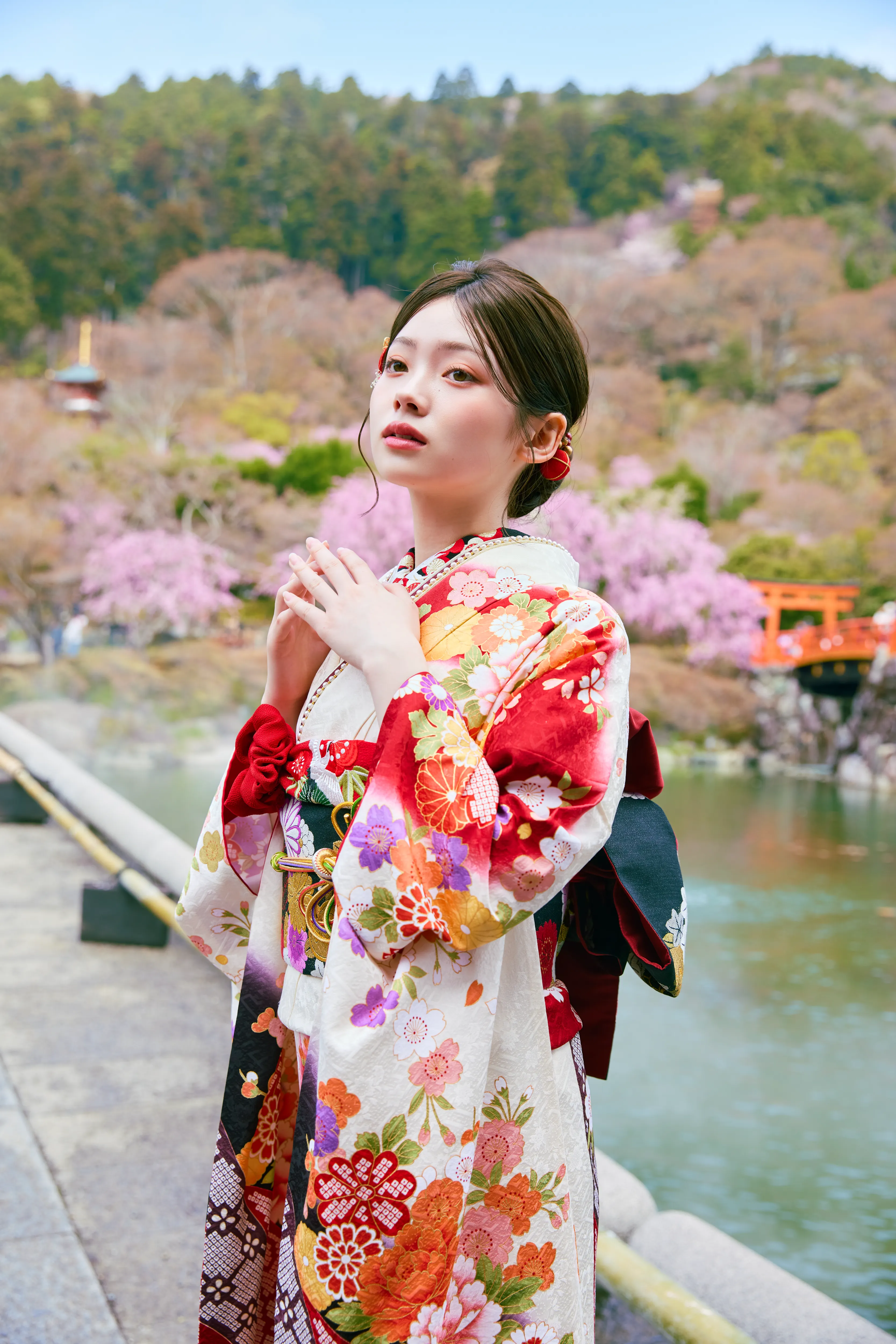 成人式振袖レンタル　南琴奈　白赤　IKKO