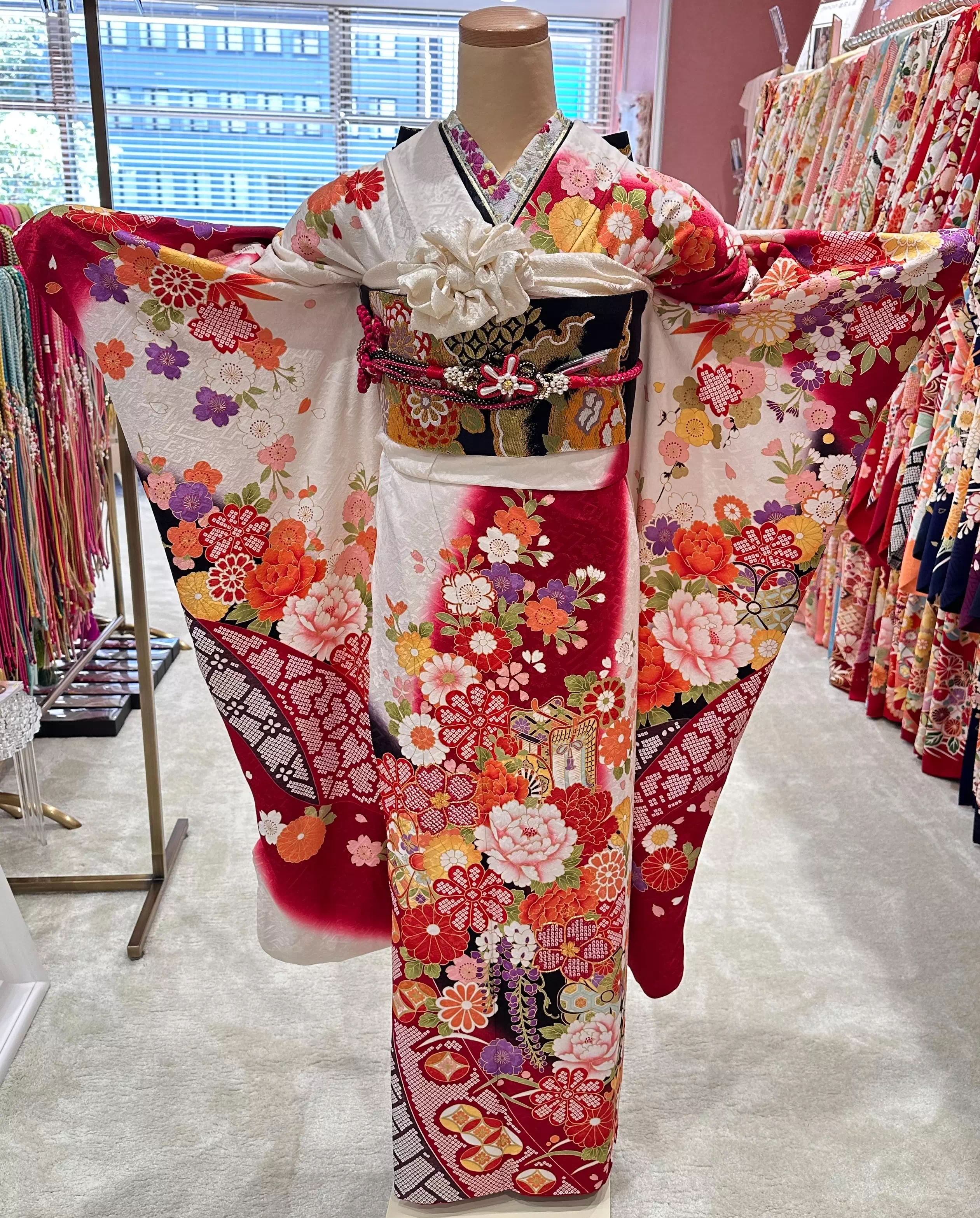 TAKAZEN姫路店　姫路市　成人式　卒業式　袴　振袖　イマドキ振袖　古典柄　口コミ　振袖レンタル　イマドキコーディネート　姫路市振袖レンタル　takazen　2024年成人 2025年成人　成人式　