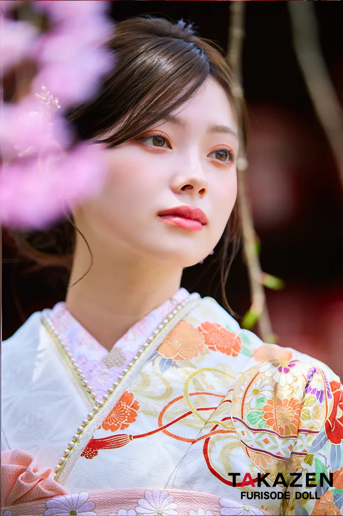 TAKAZENのレンタル振袖 正統派古典　白/白ベース　鞠柄/牡丹柄　かわいい　綺麗系　柄小さめ　おしとやか　上品【通販可】LB43