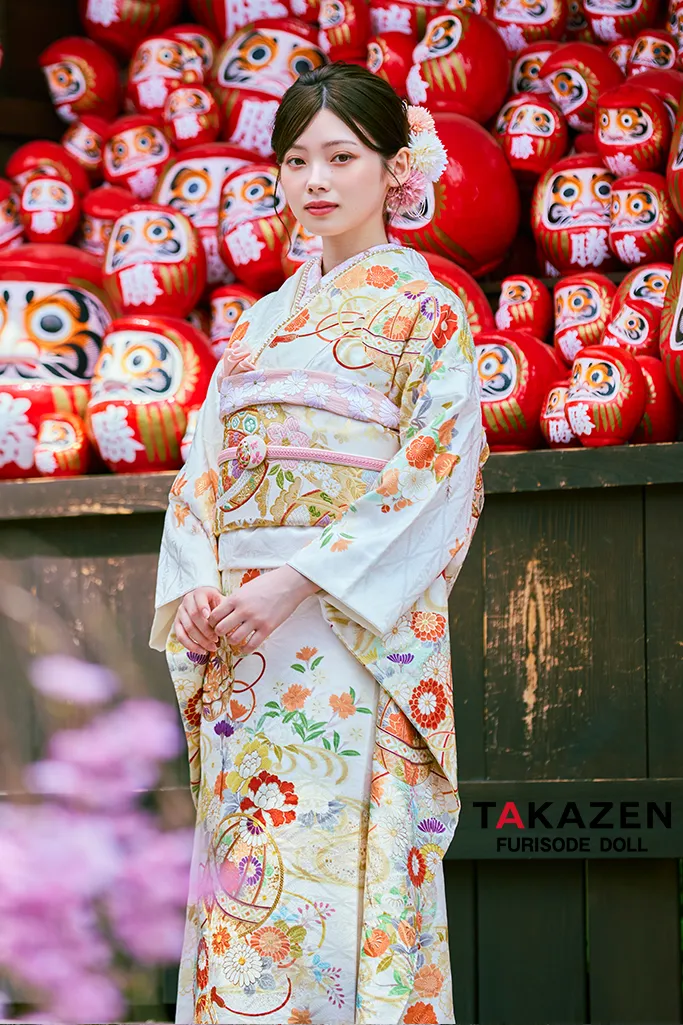 TAKAZENのレンタル振袖 正統派古典 白/白ベース 鞠柄/牡丹柄 かわいい 綺麗系 柄小さめ おしとやか 上品【通販可】LB43