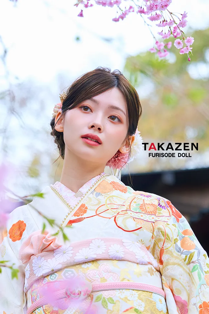 TAKAZENのレンタル振袖 正統派古典 白/白ベース 鞠柄/牡丹柄 かわいい 綺麗系 柄小さめ おしとやか 上品【通販可】LB43