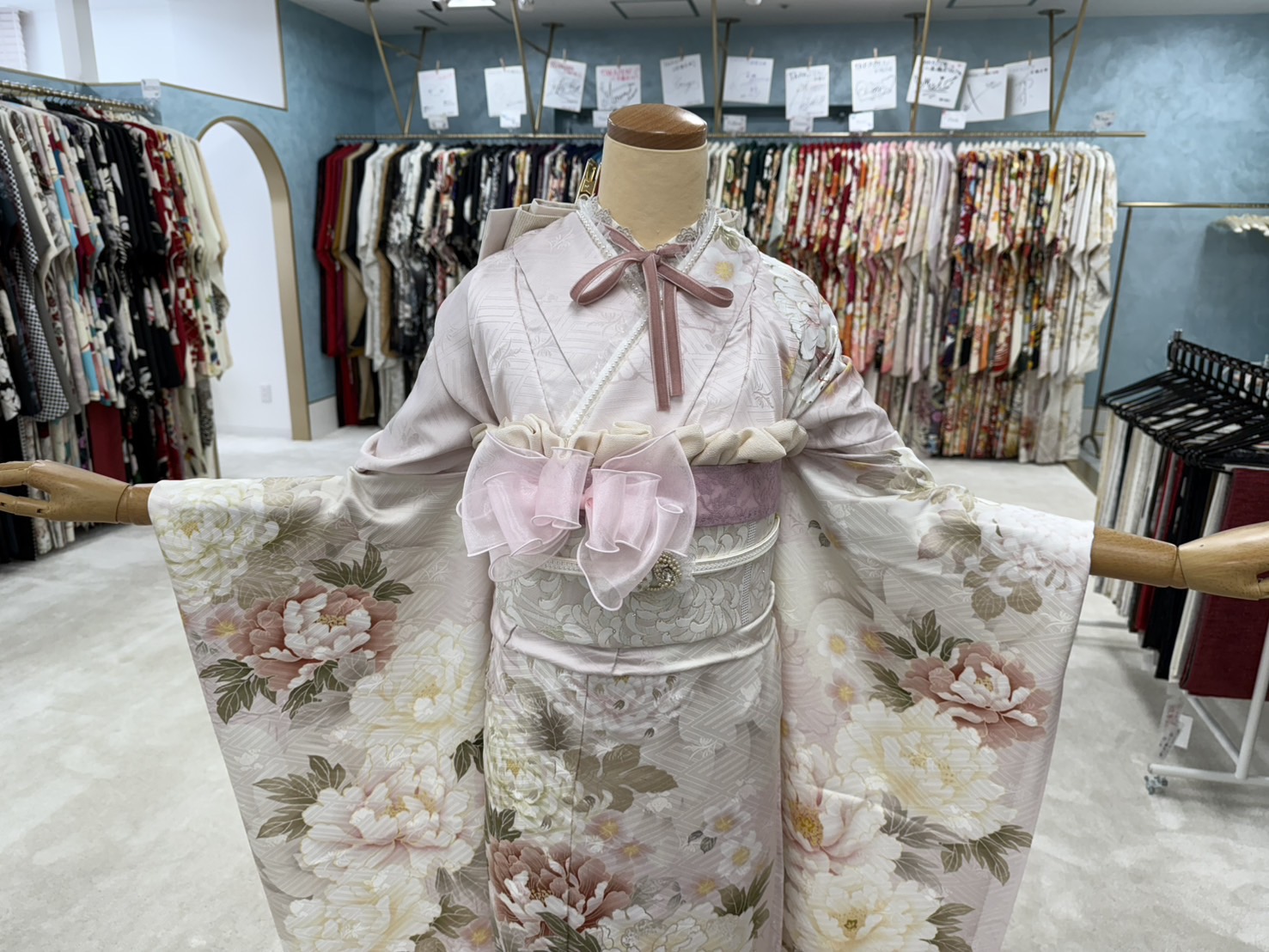 振袖レンタル　成人式　なんば　心斎橋　くすみカラー　ピンク　薄ピンク　リボン　お花