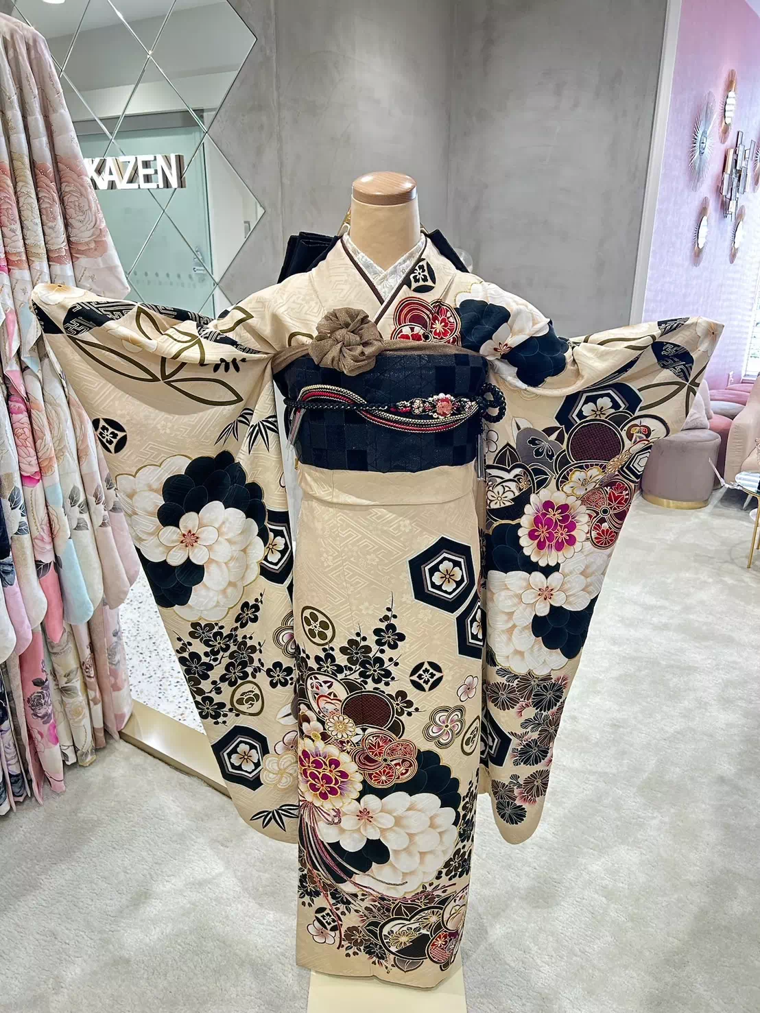 TAKAZEN姫路店　加古川市　高砂市　人気振袖　振袖レンタル　姫路市　成人式　卒業式　袴　振袖　イマドキ振袖　香音　