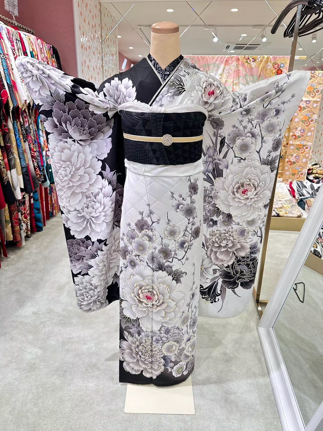 TAKAZEN姫路店　加古川市　高砂市　人気振袖　振袖レンタル　姫路市　成人式　卒業式　袴　振袖　イマドキ振袖　香音　