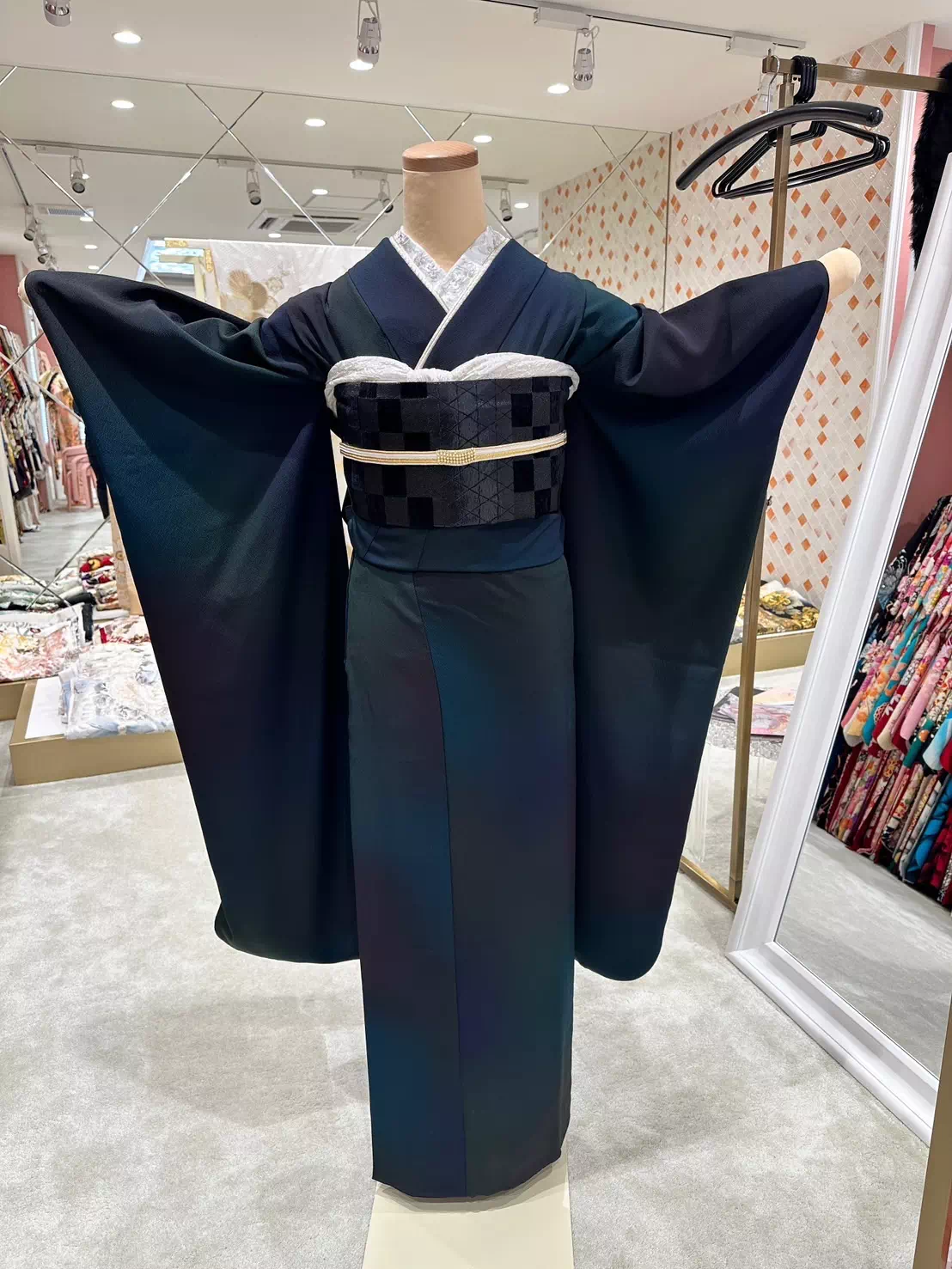 TAKAZEN姫路店　姫路市　成人式　卒業式　袴　振袖　イマドキ振袖　キラキラ　ヘップバーン　　ブラックレーベル　ドット柄　スカート