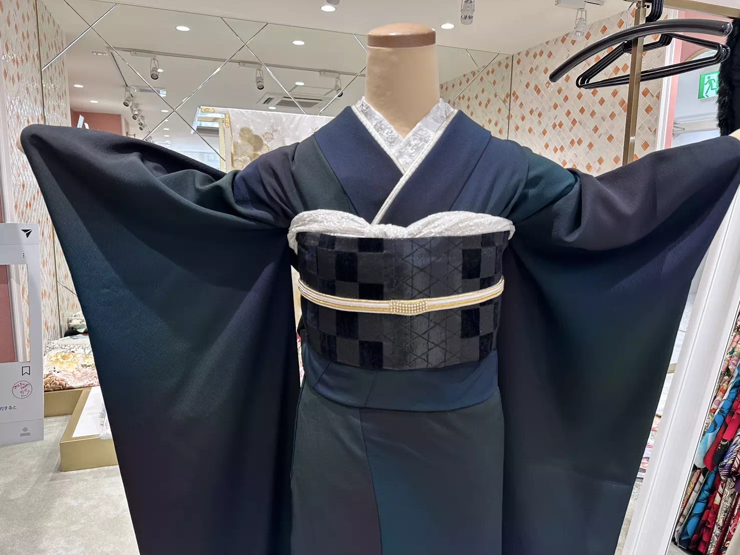 TAKAZEN姫路店　姫路市　成人式　卒業式　袴　振袖　イマドキ振袖　キラキラ　ヘップバーン　　白　金