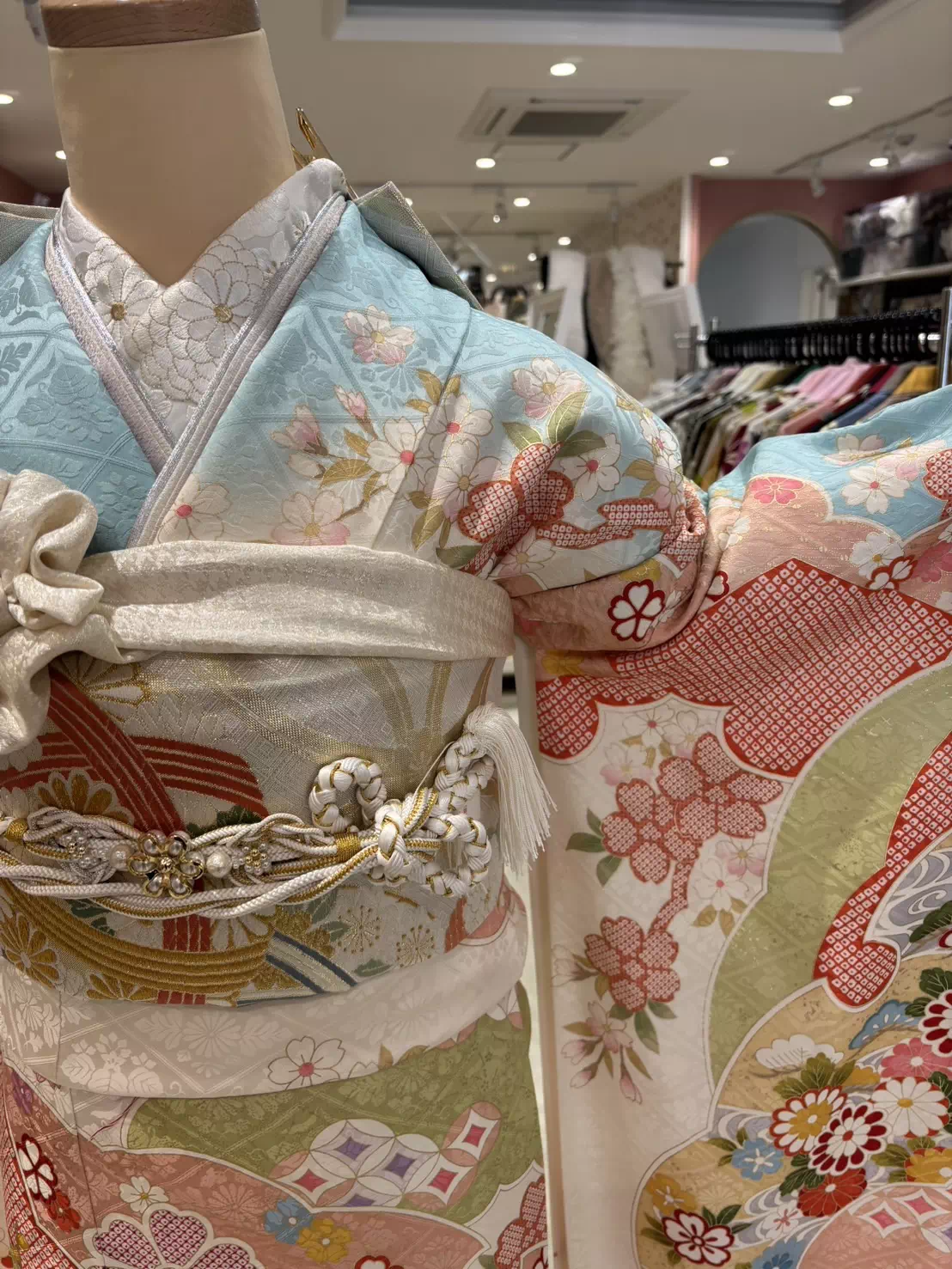 TAKAZEN姫路店　姫路市　成人式　卒業式　袴　振袖　イマドキ振袖　古典柄　口コミ　振袖レンタル　イマドキコーディネート　姫路市振袖レンタル　takazen　 2025年成人　成人式　水色　桜　古典　ピンク