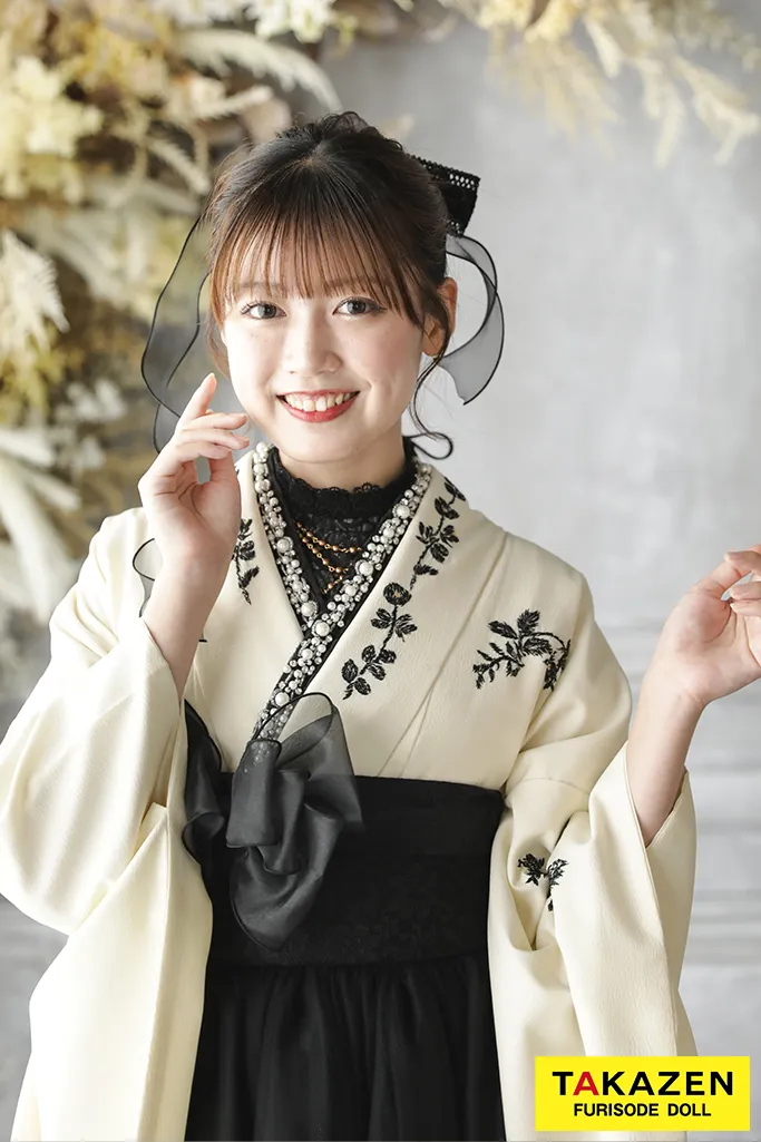 TAKAZENのレンタル袴 ヴィンテージスタイル　白/モノトーンコーデ　シンプル刺繍　洋風　ドレス袴　洋風　ブーツスタイル　【通販可】R22024