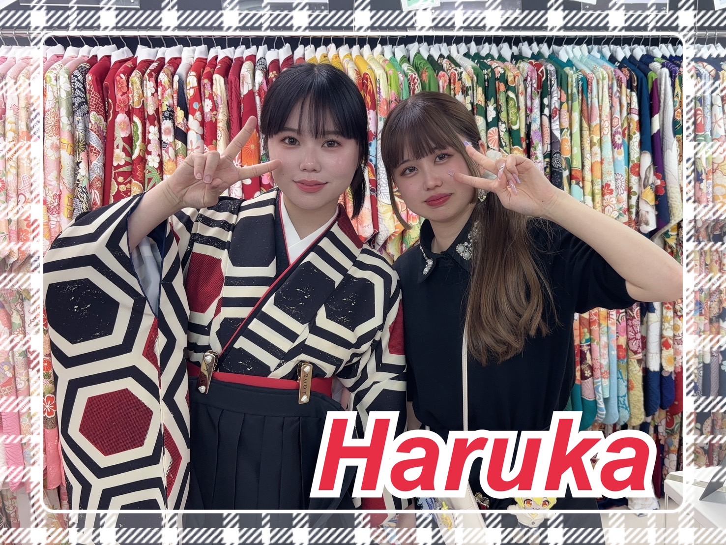 袴 前撮り撮影会 可愛い おしゃれ くすみカラー 白/オフホワイト ドレス袴 シャギー素材 洋風 ガーリー かぶらない ブーツスタイル かわいい 南琴奈【通販可】R26001