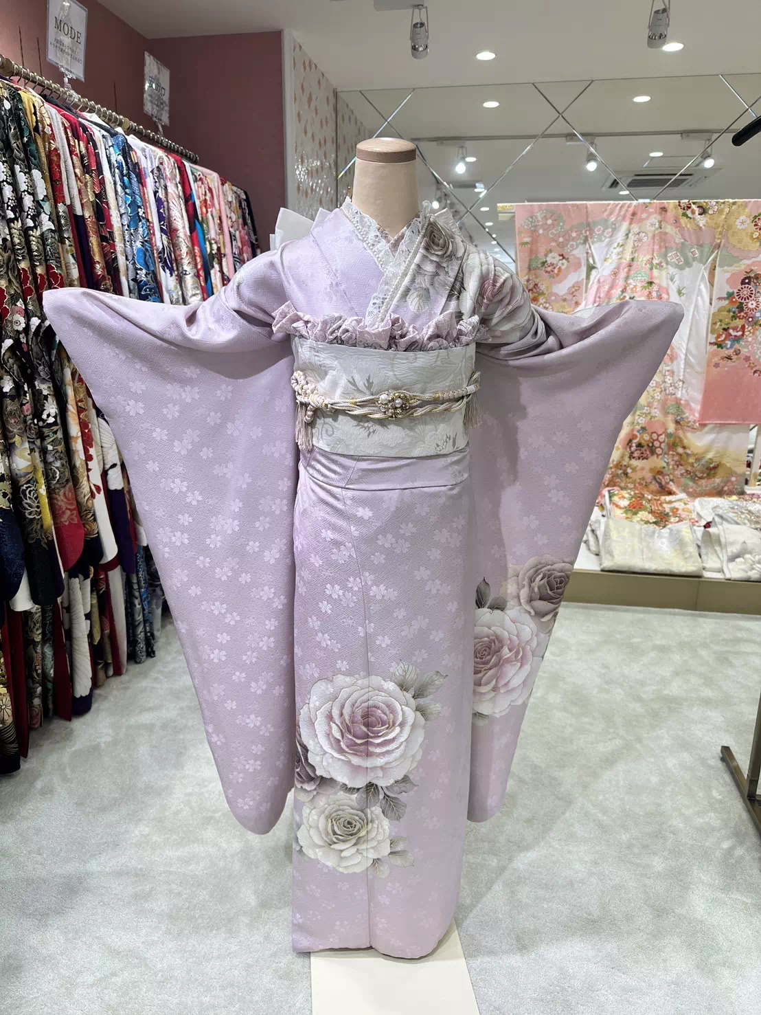 TAKAZEN姫路店　姫路市　成人式　卒業式　袴　振袖　イマドキ振袖　キラキラ　ヘップバーン　　白　金